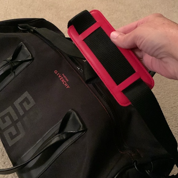 Givenchy Parfums Black Barrel Unisex Duffle Bag - New With Tags - Picture 7 of 17